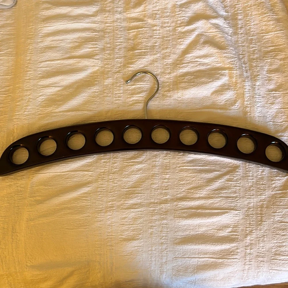 Storage hanger